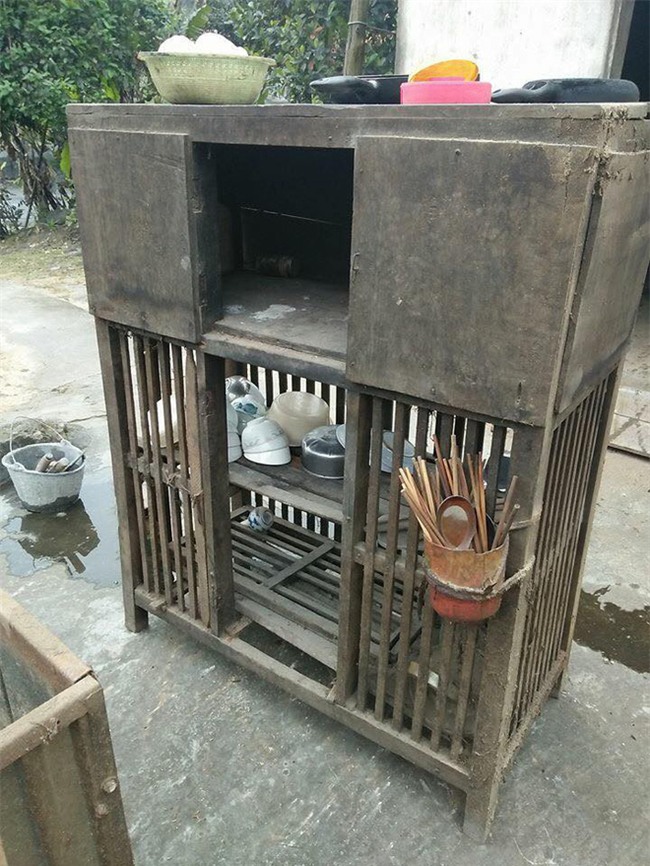 Cư dân mạng khoe của hiếm: Những cái chạn bát tuổi đời vài thập kỷ mà vẫn xài tốt - Ảnh 1.