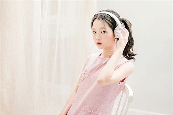 Sao nhí 'Tôi thấy hoa vàng trên cỏ xanh' khoe vẻ đẹp trong veo,xinh như thiên thần 0