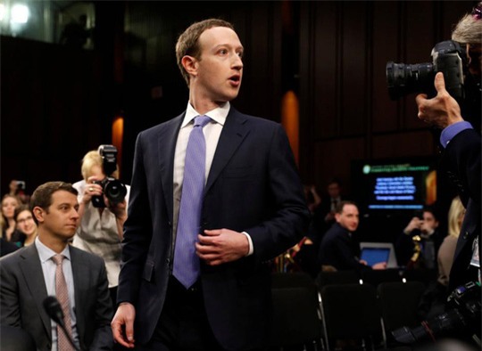 Ông chủ Facebook điều trần suốt 5 giờ trước quốc hội Mỹ - Ảnh 1.