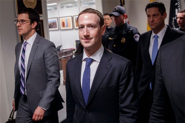 Vi sao Mark Zuckerberg mac vest, ngoi dem cao 10 cm khi dieu tran? hinh anh 3