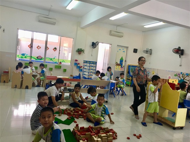 Hiệu trưởng trường mầm non nơi cô giáo mắng trẻ là thú hay là người: Mong mọi người tha thứ vì cô Ngọc đã từng cống hiến rất dài và sắp về hưu - Ảnh 8.