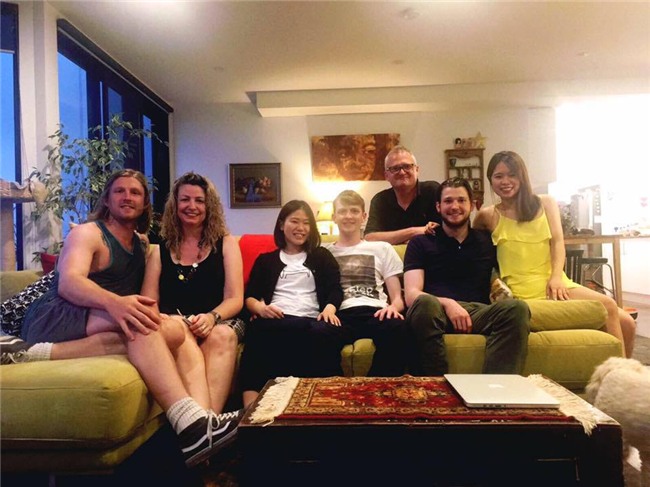 Phát hờn với chuyện tình ngọt ngào của cô gái Việt mét rưỡi với chàng trai Úc cao gần...2m