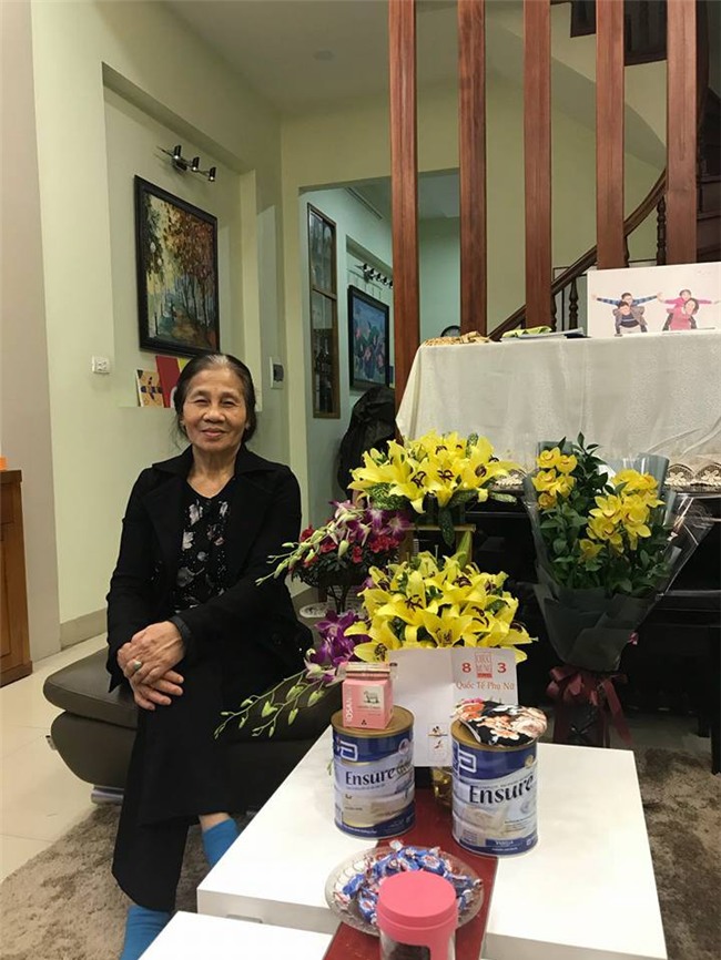 Bà ngoại 93 tuổi thích mặc áo dài, đọc truyện Doremon: Con cháu xách dép cũng theo không kịp độ xì-tin - Ảnh 7.