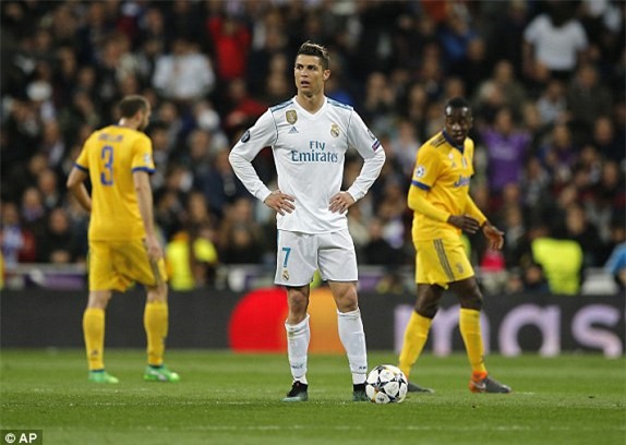 Ronaldo ghi ban phut 90+8, Real nhoc nhan gianh ve vao ban ket hinh anh 2