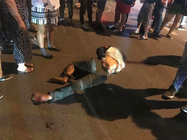 Hà Nội: Nhẫn tâm kéo lê nạn nhân hàng trăm mét trên đường sau va chạm, tài xế xe bán tải bị người dân đuổi đánh trong đêm