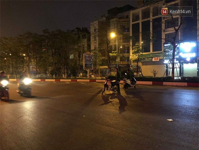 Hà Nội: Nhẫn tâm kéo lê nạn nhân hàng trăm mét trên đường sau va chạm, tài xế xe bán tải bị người dân đuổi đánh trong đêm