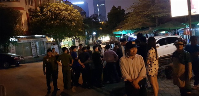 Hà Nội: Công an đang xác minh danh tính nạn nhân vụ tai nạn kinh hoàng trong đêm - Ảnh 1.