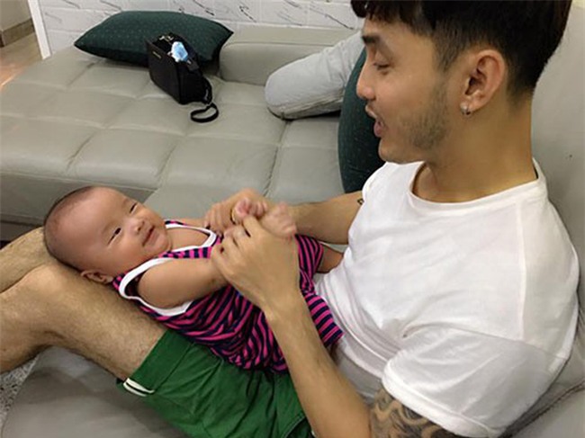 Sao nam Việt: Từng là soái ca "sát gái" hô biến thành "ông bố bỉm sữa" đảm đang - Ảnh 6.