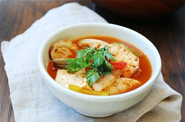 Mách bạn cách nấu canh cá kiểu Hàn ai ăn cũng ghiền - Ảnh 8.