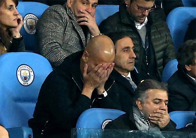 Pep Guardiola tuyệt vọng sau khi không thể giúp Man City chinh phục đỉnh cao ở Champions League