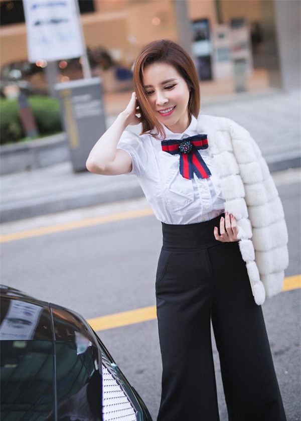 hoa hau ao dai hoang dung khoe duong cong 