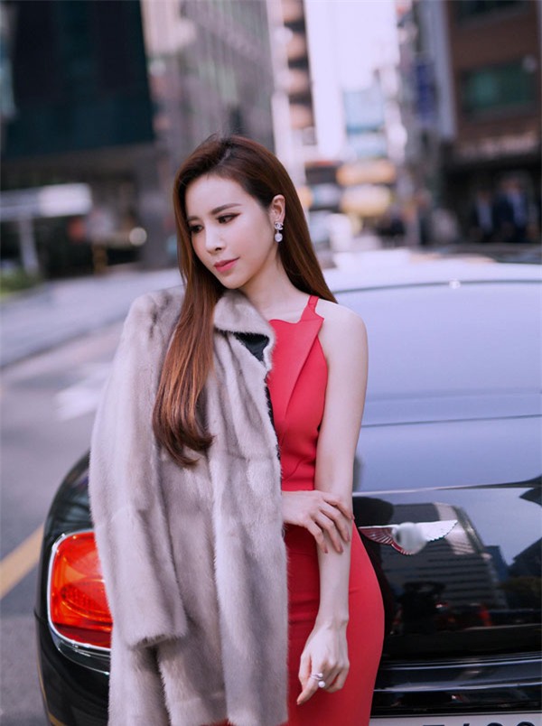 hoa hau ao dai hoang dung khoe duong cong 