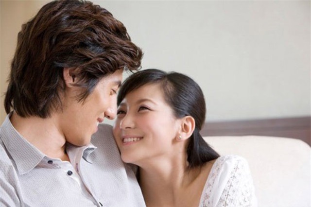 Chồng thơ ơ, đối xử với vợ nhạt nhẽo, bỗng dưng hừng hực lửa nóng