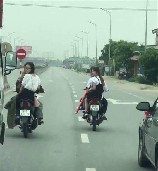 dan hang 3 chan xe tai cho co dau ve nha chong kip gio - 1