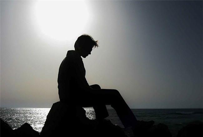 Vụ nam sinh lớp 10 trường Nguyễn Khuyến tự tử: Đừng để con phải mệt mỏi khi cố gắng làm vừa lòng người lớn - Ảnh 2.