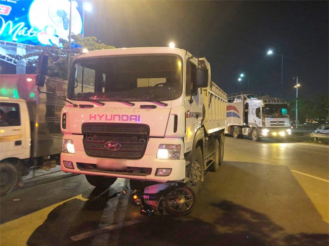 Mẹ mừng phát khóc vì điều kì diệu đến với con trai 8 tuổi sau khi bị xe ben cuốn trọn vào gầm