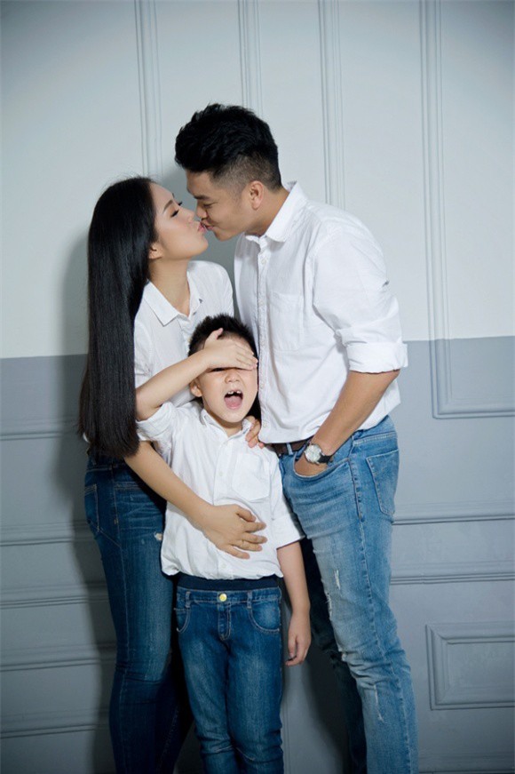 Showbiz Việt cũng có những cuộc tình kiểu chị đẹp mua cơm ngon cho tôi như thế này