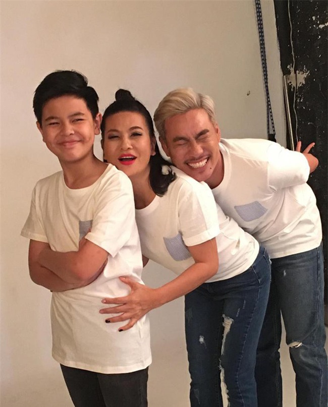 Showbiz Việt cũng có những cuộc tình kiểu chị đẹp mua cơm ngon cho tôi như thế này