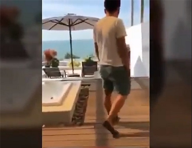 Thợ trang điểm cô dâu đi làm rồi cặp luôn với chồng của khách, bị phát hiện liền tự hạ mình xuống làm... gái dịch vụ được trả tiền - Ảnh 4.