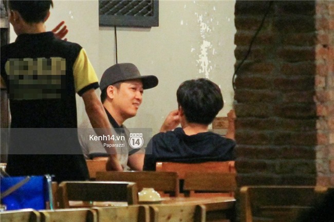Trong khi Nhã Phương sang Thái chơi Songkran, Trường Giang bị bắt gặp đi uống bia cùng bạn bè giữa đêm - Ảnh 10.