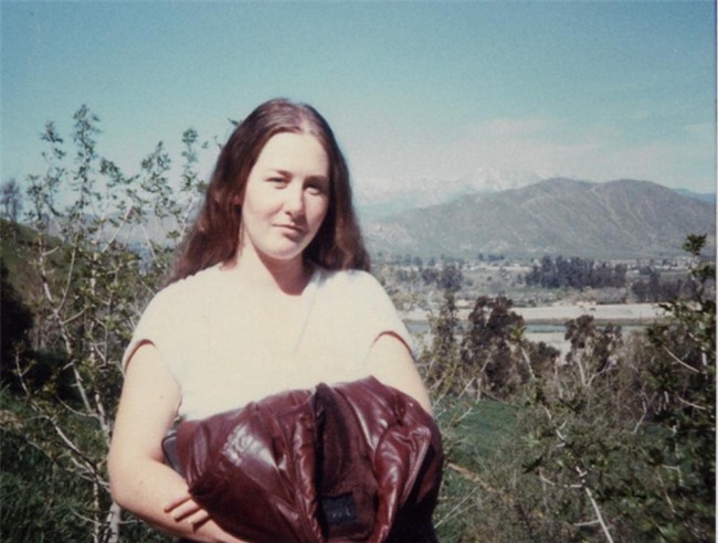 Lòng tin đặt nhầm chỗ, cô gái bị bắt làm nô lệ tình dục, phải nằm trong quan tài gỗ dưới gầm giường 23 tiếng mỗi ngày trong suốt 7 năm - Ảnh 1.