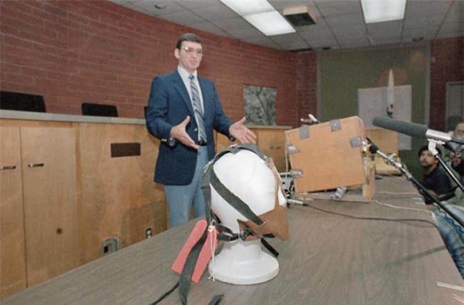 Lòng tin đặt nhầm chỗ, cô gái bị bắt làm nô lệ tình dục, phải nằm trong quan tài gỗ dưới gầm giường 23 tiếng mỗi ngày trong suốt 7 năm - Ảnh 5.