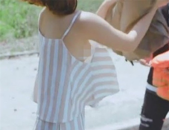 Đâu chỉ Hà Hồ, dàn mỹ nhân Việt này cũng từng ngượng chín vì sự cố "lộ hàng" - Ảnh 12.