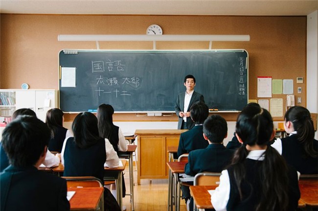 Bỏ dần thi cử, điểm số không phải thứ quan trọng nhất: Các nước trên thế giới đang giúp học sinh giảm áp lực học hành như thế nào?