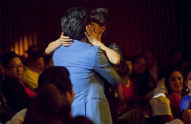 Sở thích ôm hôn đồng nghiệp nữ của Trường Giang đã thay đổi sau scandal với Nam Em? - Ảnh 11.