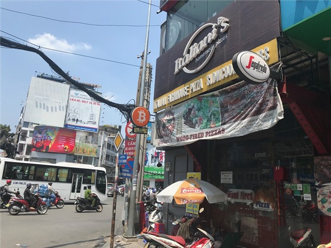 Mua bán tiền ảo bằng máy ATM âm thầm diễn ra tại Sài Gòn