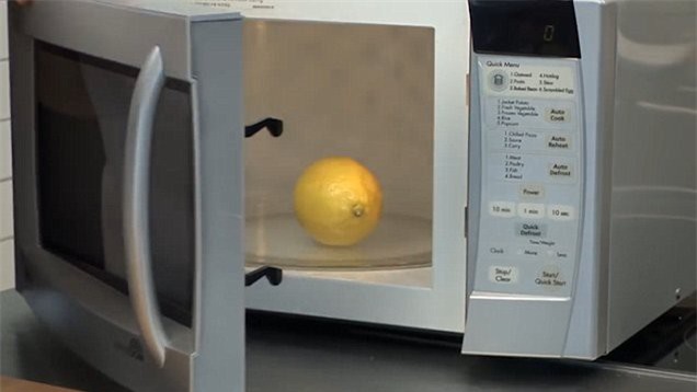 Có lẽ bạn không ngờ chỉ cần thay đổi cách bổ chanh sẽ vắt được nhiều nước chanh gấp đôi - Ảnh 4.