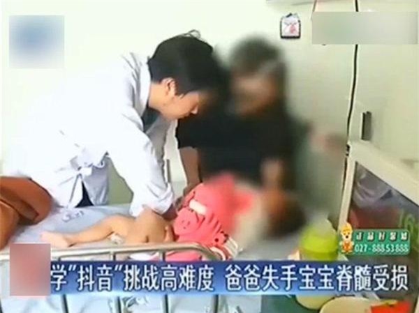 bat chuoc tro choi tren mang, bo khien con gai 2 tuoi nhap vien khan cap - 4