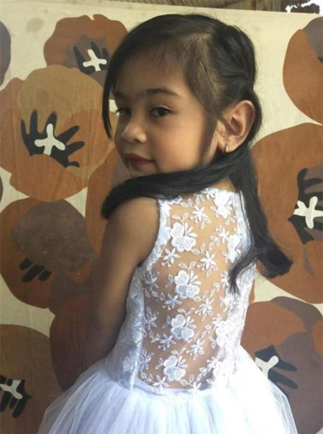 ba di mua do de chau o nha mot minh, be gai roi tu tang 4 xuong dat - 1