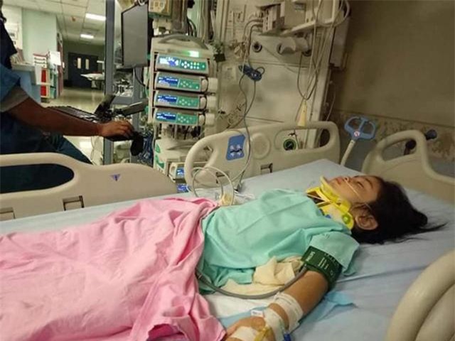 ba di mua do de chau o nha mot minh, be gai roi tu tang 4 xuong dat - 2