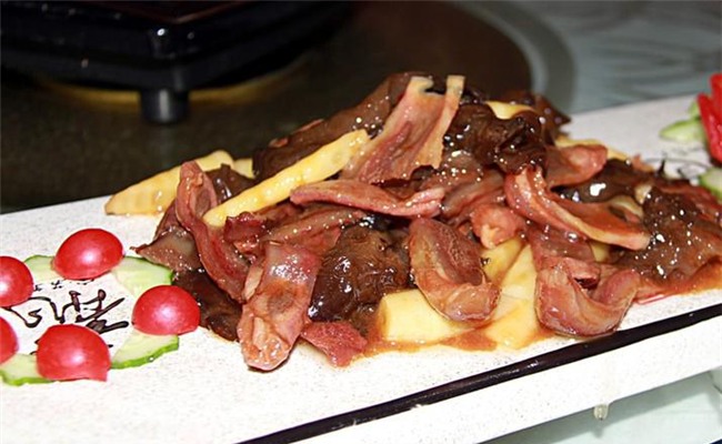 "soc" voi nha hang chuyen phuc vu mon an lam tu cua quy dong vat - 1