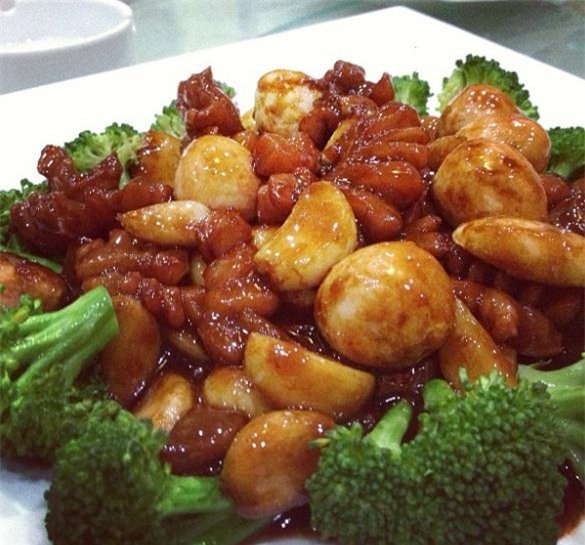 "soc" voi nha hang chuyen phuc vu mon an lam tu cua quy dong vat - 2