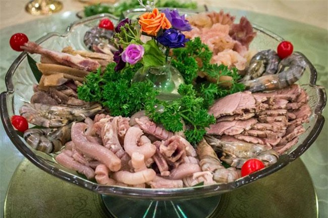 "soc" voi nha hang chuyen phuc vu mon an lam tu cua quy dong vat - 4