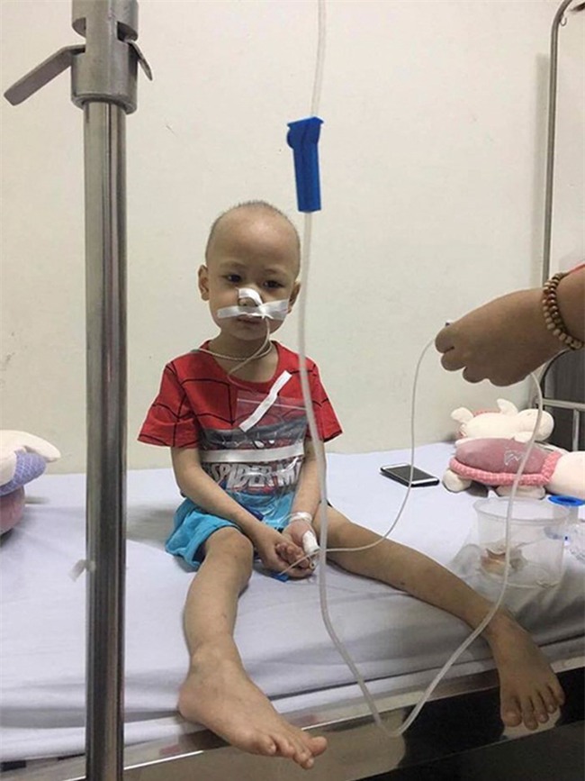 Hành trình tìm lại bầu trời tuổi thơ của em bé 4 tuổi Quang Minh và cuộc chiến với bệnh ung thư máu khiến nhiều người bật khóc - Ảnh 3.