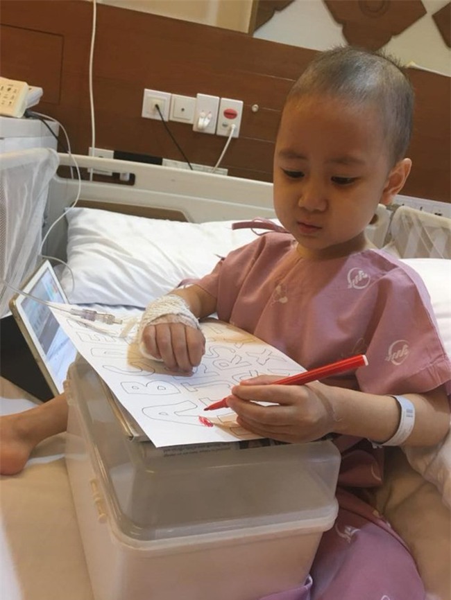 Hành trình tìm lại bầu trời tuổi thơ của em bé 4 tuổi Quang Minh và cuộc chiến với bệnh ung thư máu khiến nhiều người bật khóc - Ảnh 4.