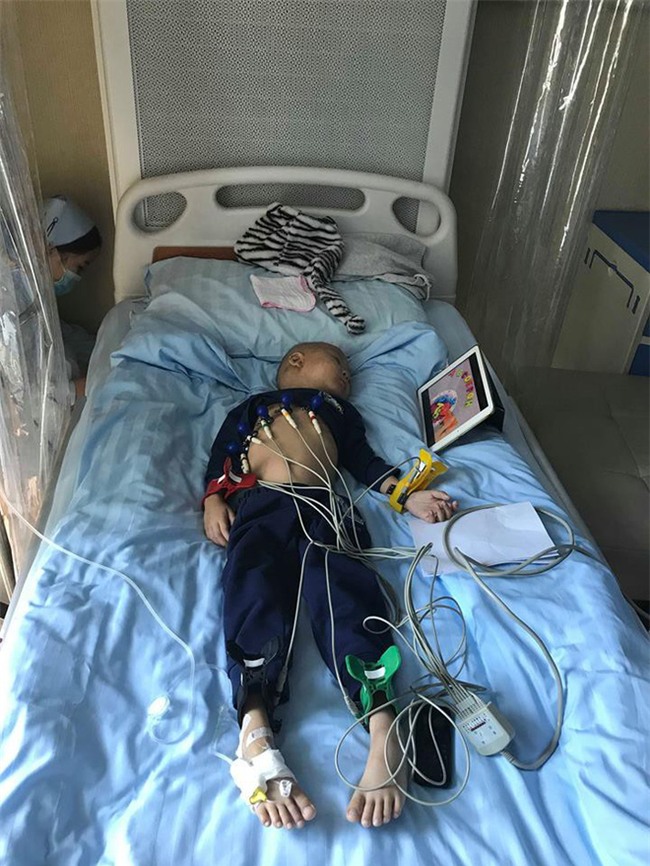 Hành trình tìm lại bầu trời tuổi thơ của em bé 4 tuổi Quang Minh và cuộc chiến với bệnh ung thư máu khiến nhiều người bật khóc - Ảnh 5.