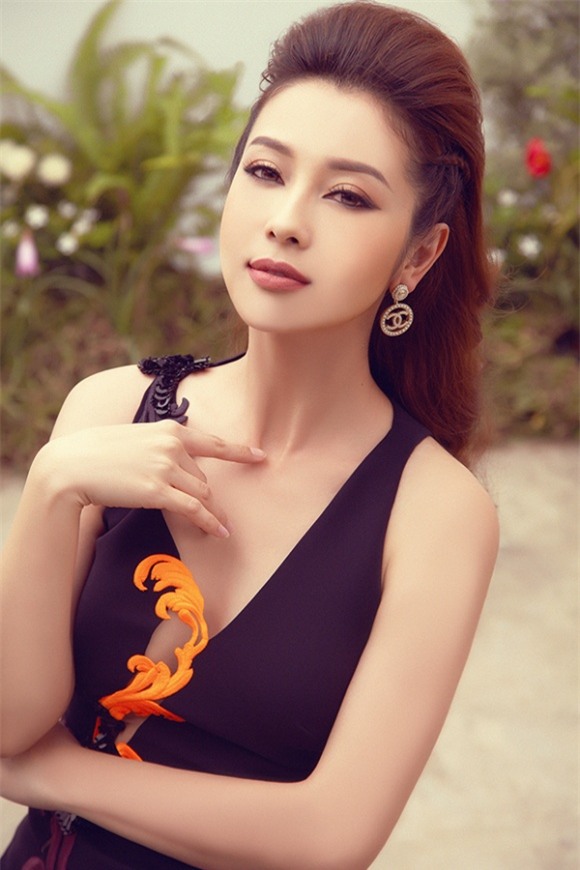 Jennifer Phạm, Hoa hậu Jennifer Phạm, sao Việt