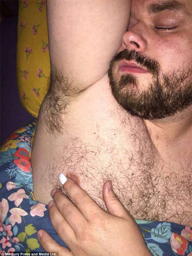 gian chong mai ngu khong trong con, vo "tra thu" bang cach hai huoc chay nuoc mat - 1