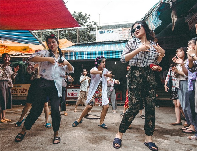 Anh ky yeu 'Bui doi xom cho' tinh nghich cua hoc sinh Dak Lak hinh anh 6