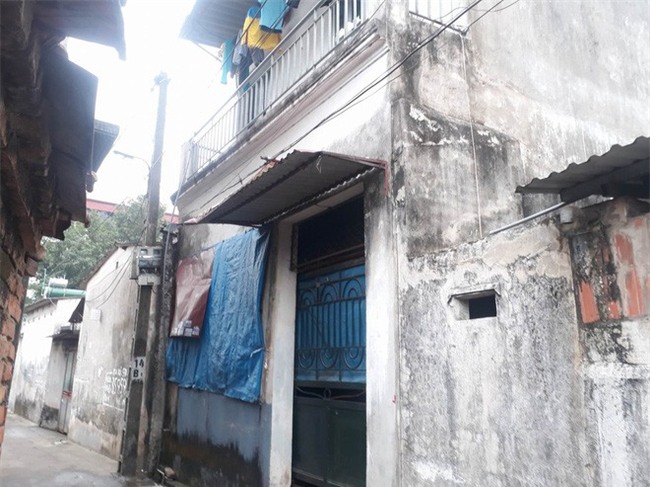 Tổ trưởng dân phố nói về nghi án mẹ sát hại con trai 19 tuổi: Người mẹ làm phụ hồ, quét rác và nuôi con khổ cực - Ảnh 2.