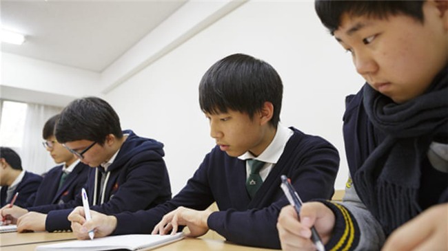 Tại sao tôi muốn tự tử? Tâm sự của học sinh Hàn Quốc hé lộ mặt tối đáng sợ đằng sau nền giáo dục hàng đầu thế giới - Ảnh 1.