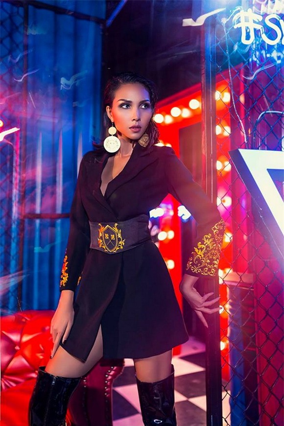 Người mẫu minh triệu,minh triệu khoe chân dài 1m2,sao việt minh triệu