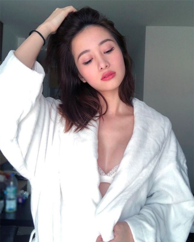 Khong chi Angela Phuong Trinh, nhieu my nhan Viet chay dua khoe than hinh anh 5