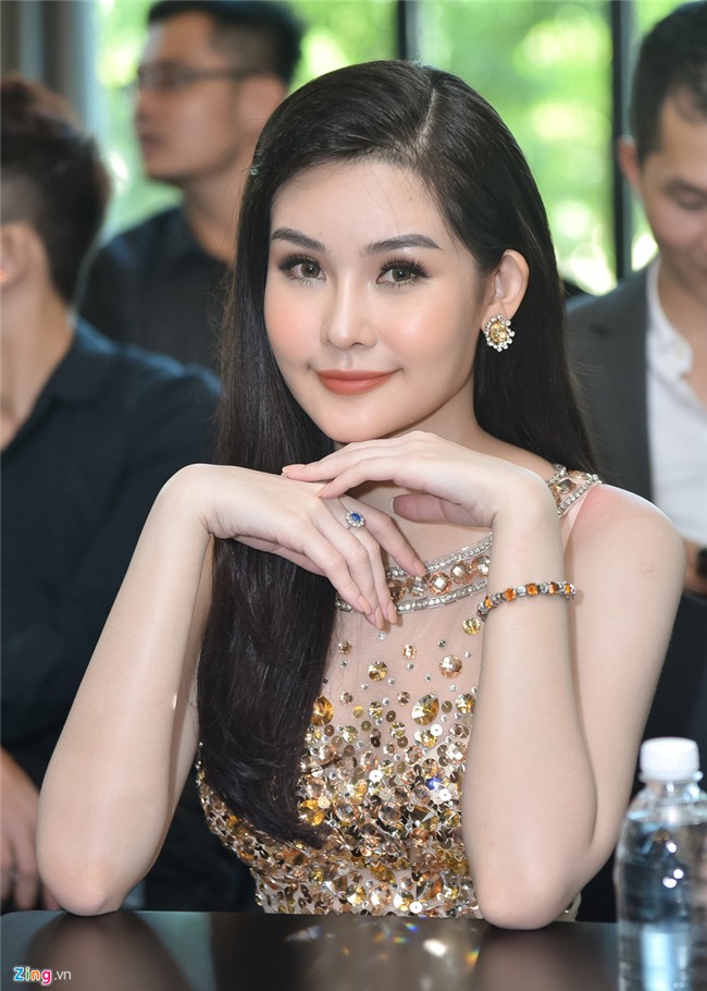 Do My Linh, Huyen My do sac Hoa hau dep nhat the gioi o Sai Gon hinh anh 16