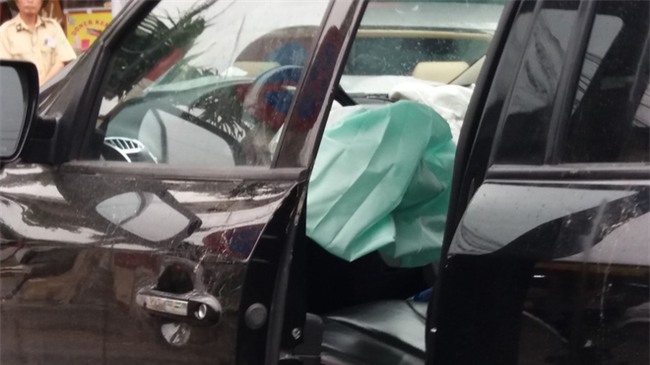 Video: Hiện trường vụ xe điên mất lái đâm liên hoàn trước cổng BV Bạch Mai - Ảnh 13.