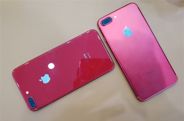 iPhone 8 Plus màu đỏ so sánh cùng iPhone 7 màu đỏ